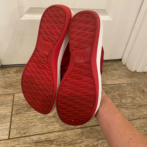 Clarks Cloudsteppers Sandals Arla Gilson Sandals Size 10 Red Flip Flops Comfort - Picture 7 of 8